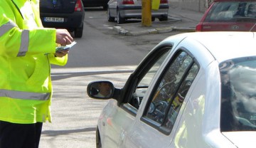 Prinşi la volan fără permis şi cu autovehicule neînmatriculate